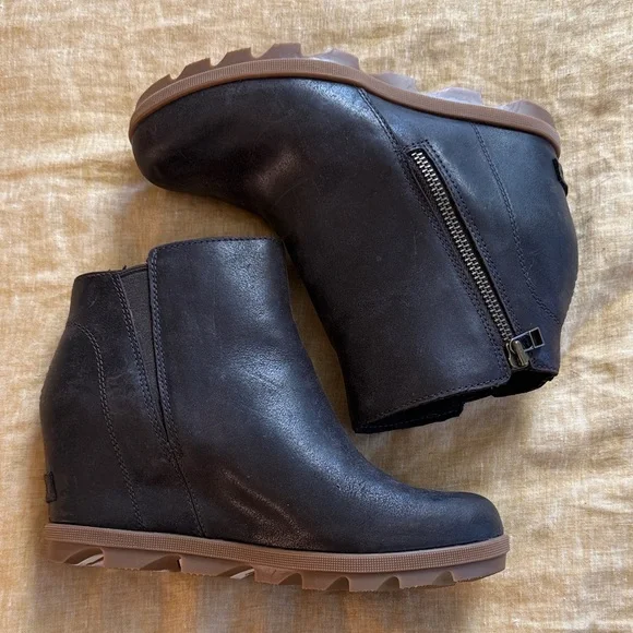 Joan of Arctic Wedge II zip up boots - Picture 1 of 17